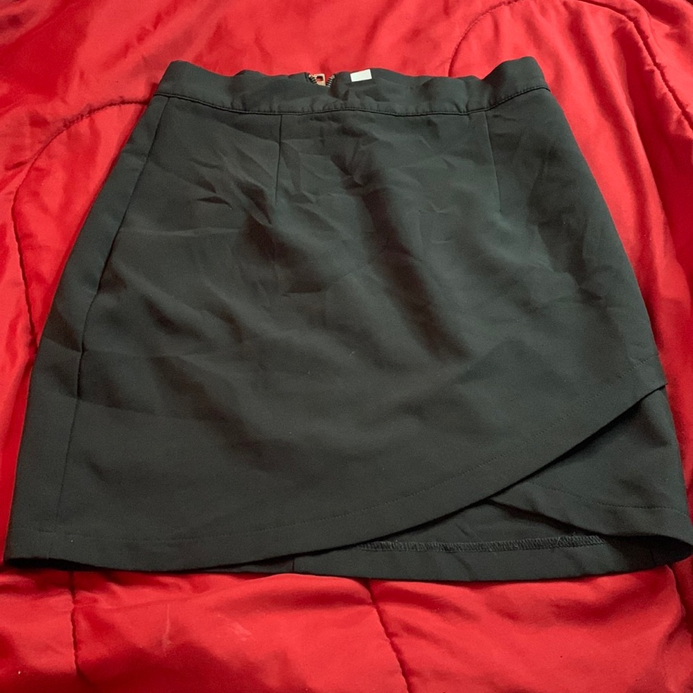 Black Zip-Up Tight Fit Pencil Skirt with Split.